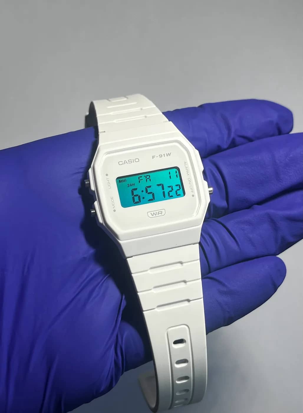Casio F91WB Blanco · Degradado Azul · Gradient