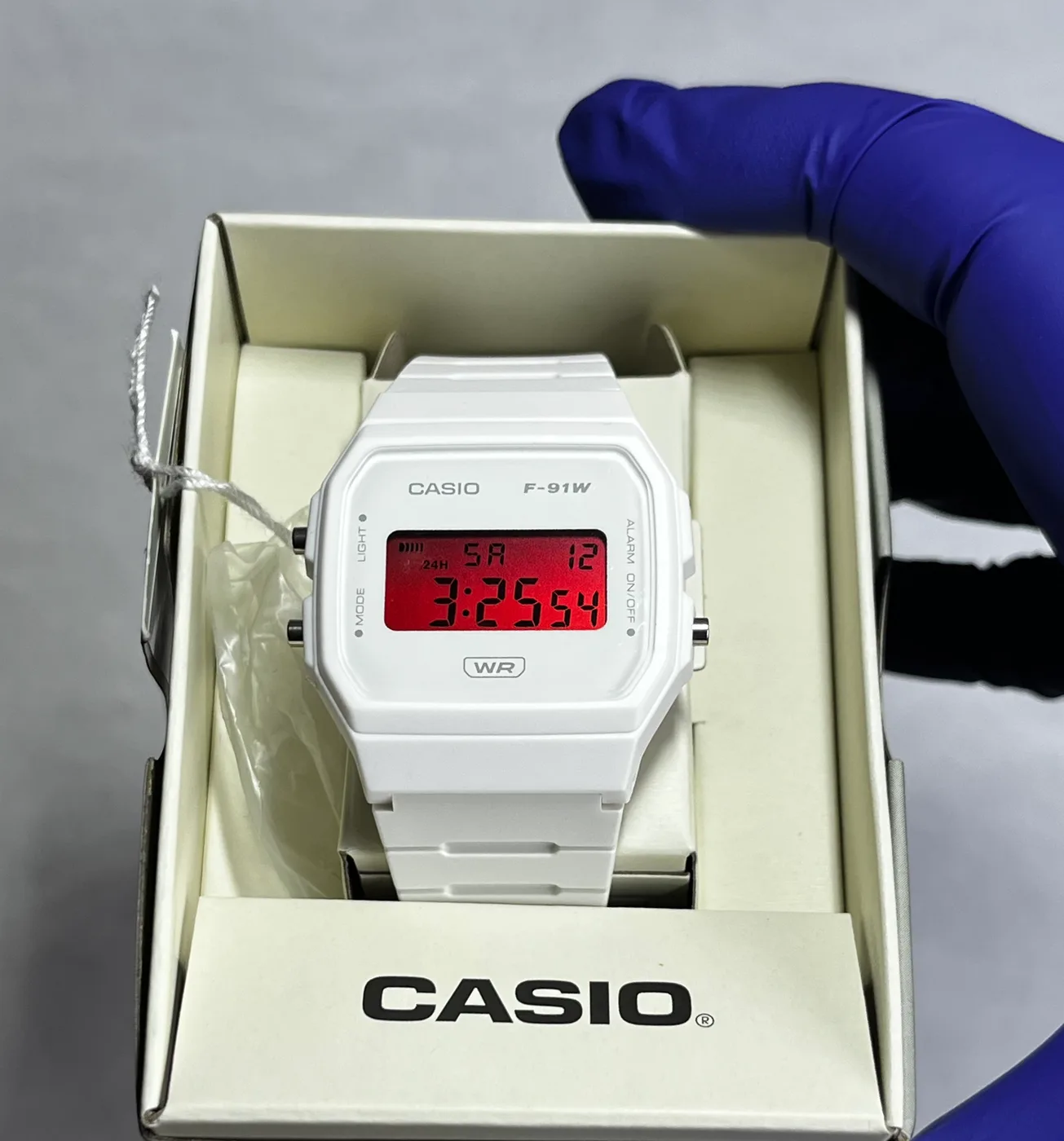 Casio F91WB Blanco · Degradado Rojos · Gradient