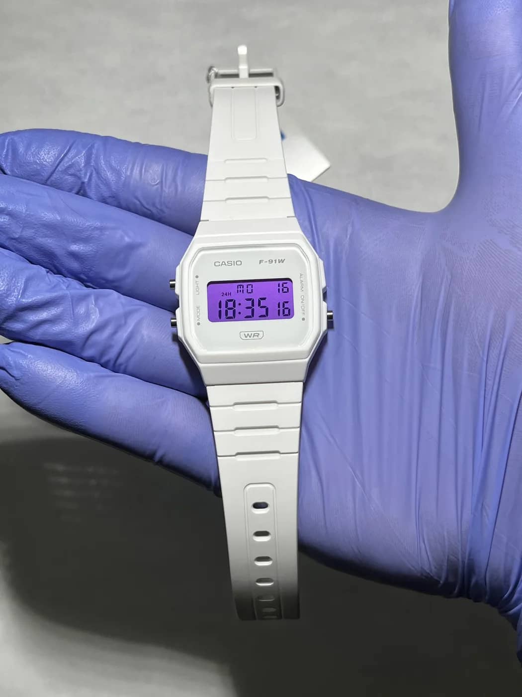 Casio F91WB Blanco · Morado · Color filter