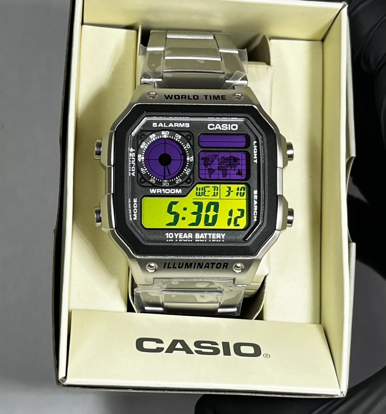 Casio AE1200 · Morado y Amarillo · Gradient