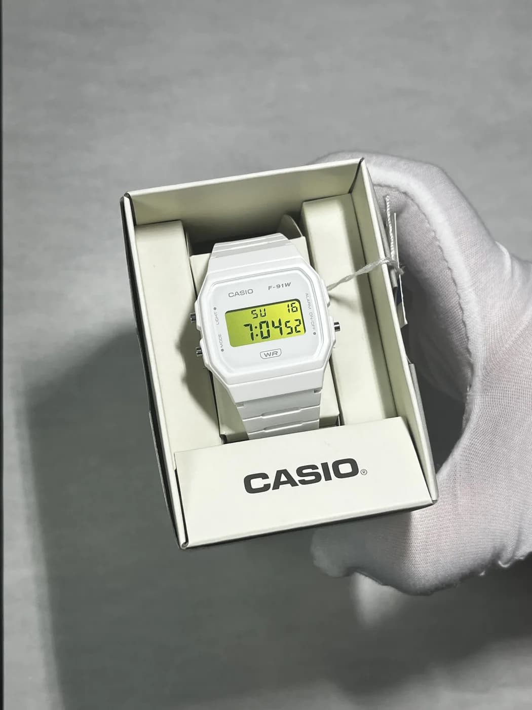 Casio F91WB Blanco · Amarillo