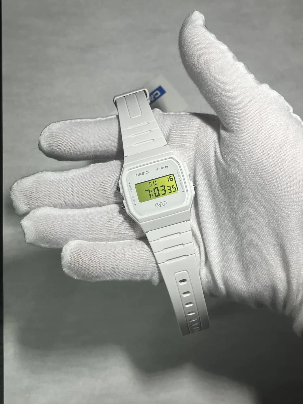 Casio F91WB Blanco · Amarillo