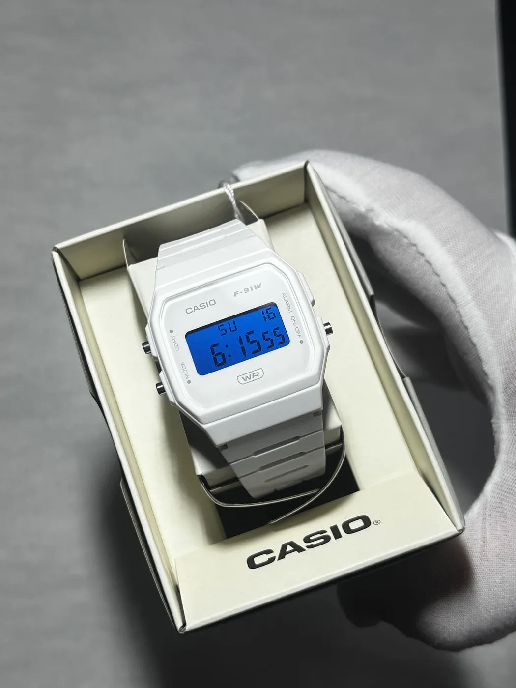 Casio F91WB Blanco · Azul Fuerte