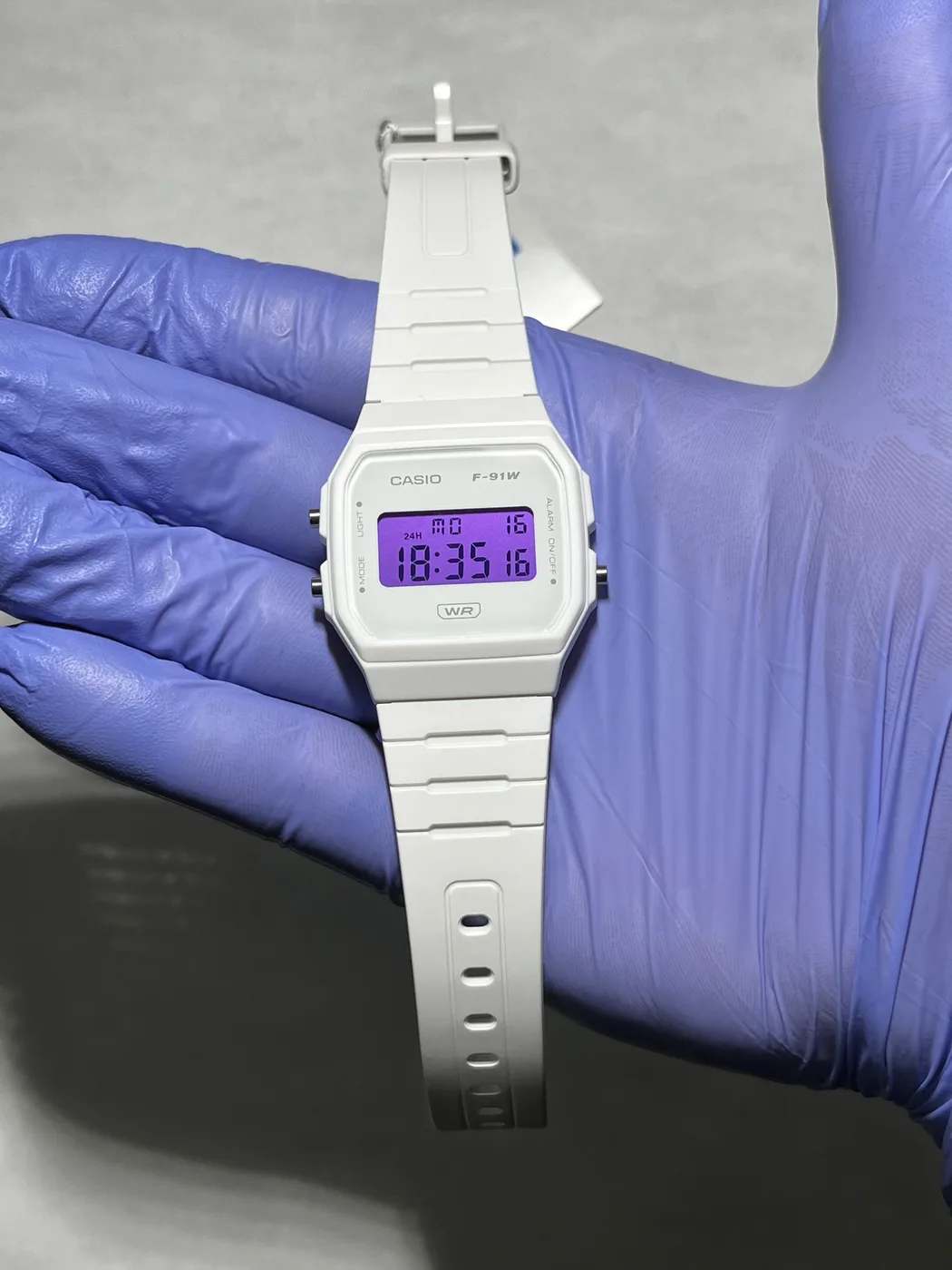 Casio F91WB Blanco · Morado
