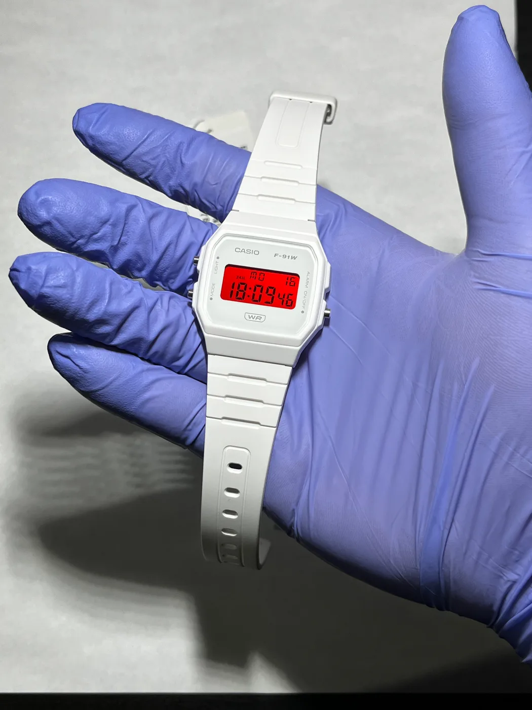 Casio F91WB Blanco · Rojo