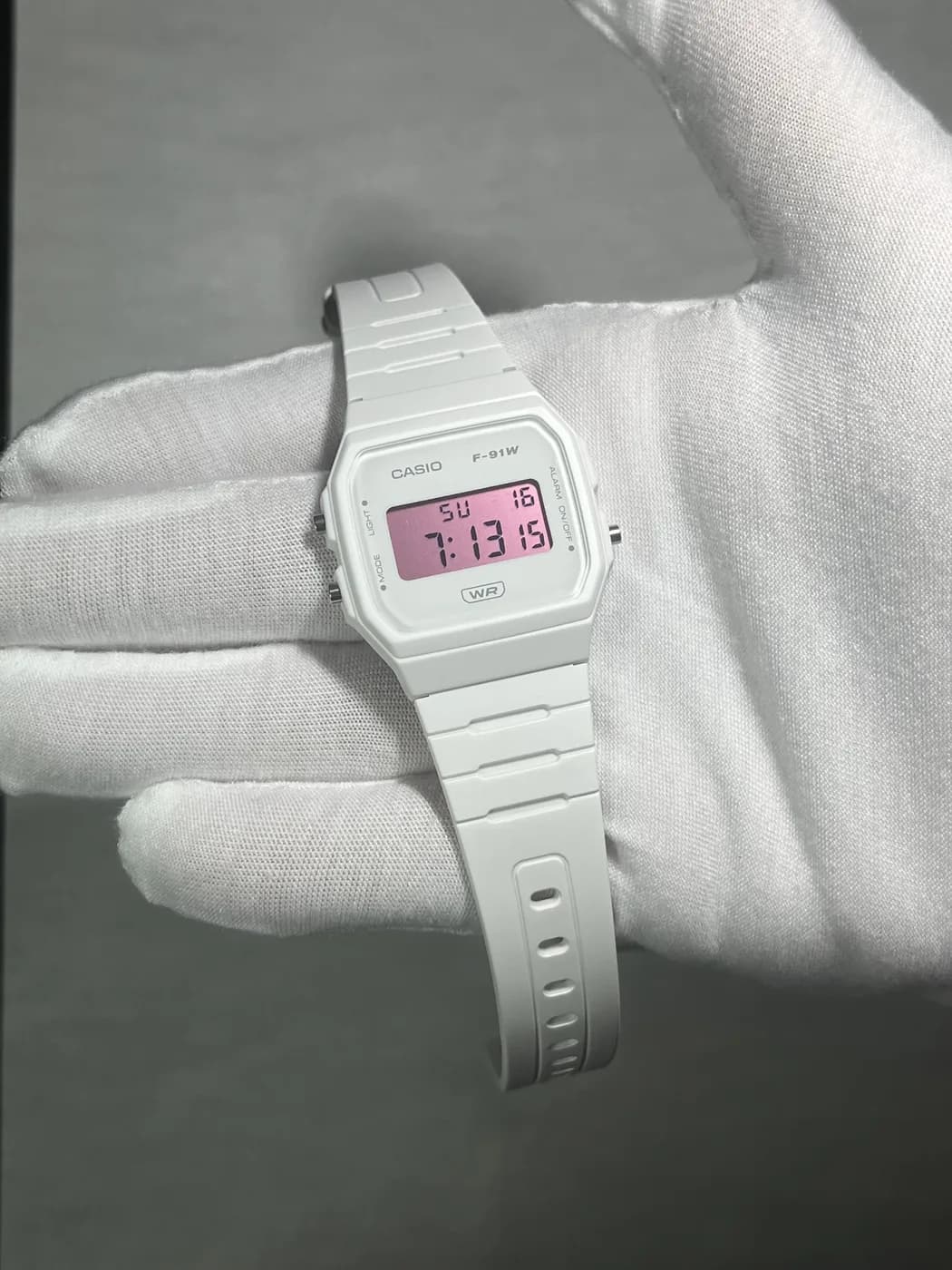 Casio F91WB Blanco · Rosa