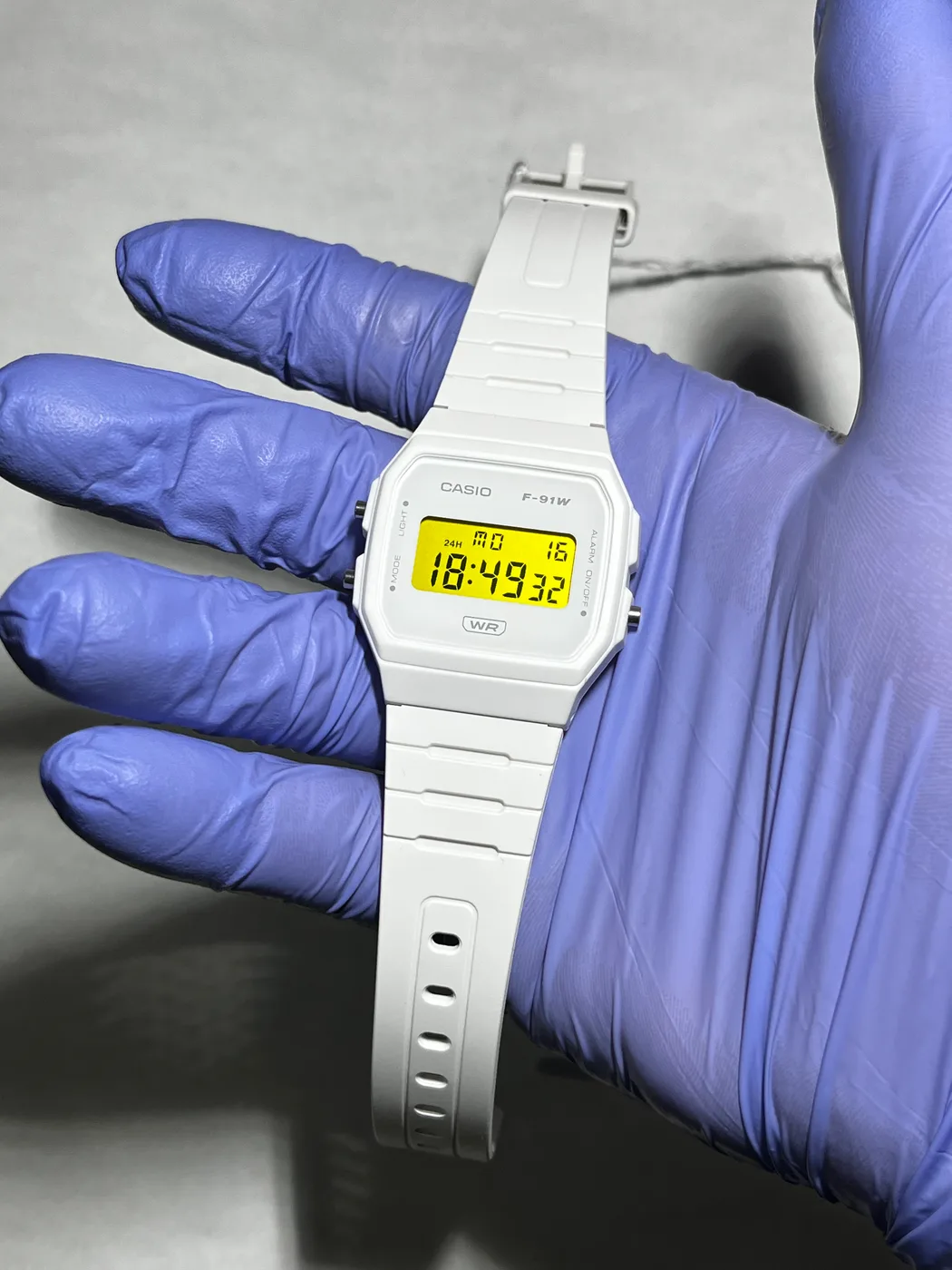 Casio F91WB Blanco · Amarillo · Color filter