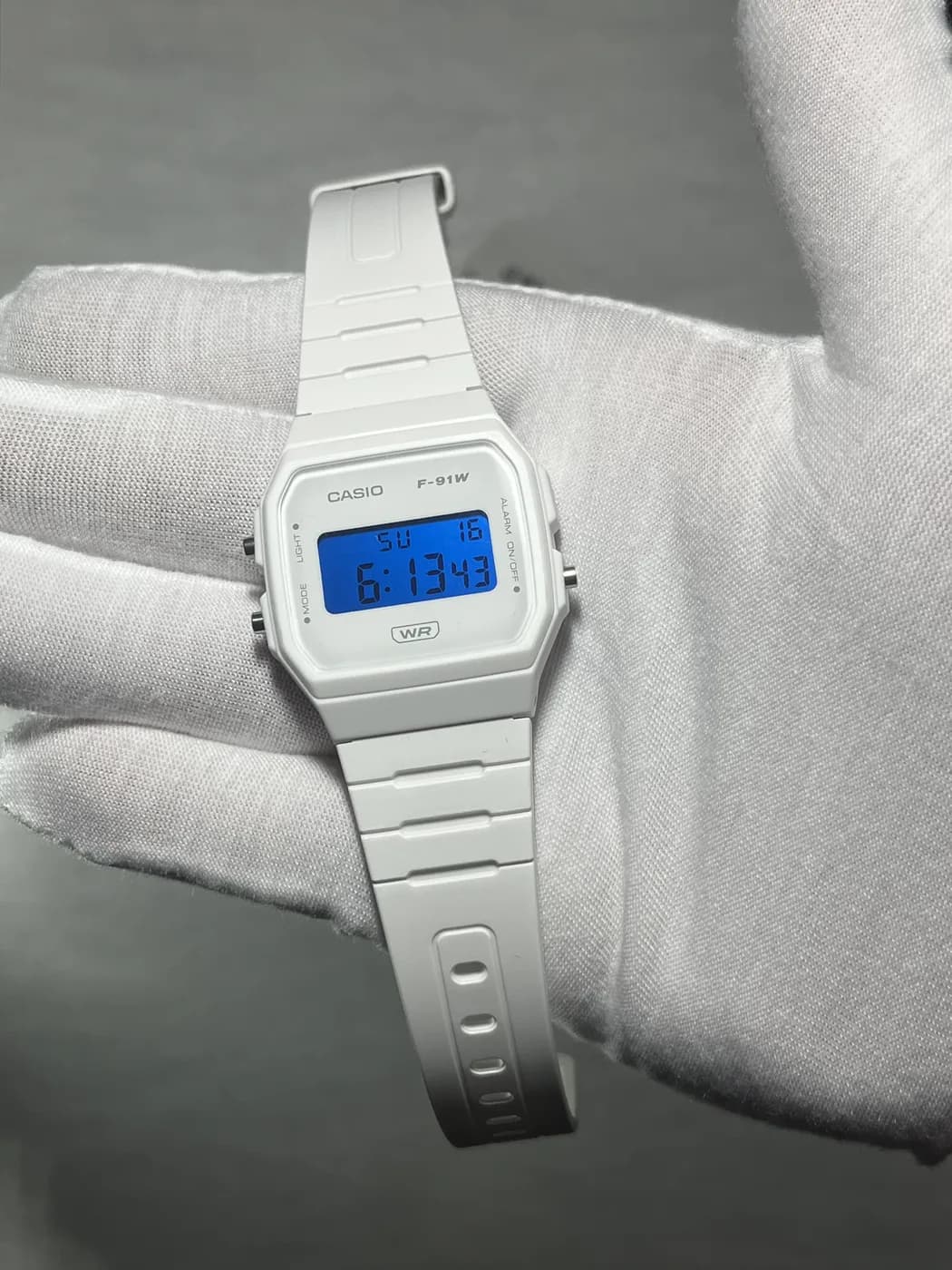 Casio F91WB Blanco · Azul Fuerte