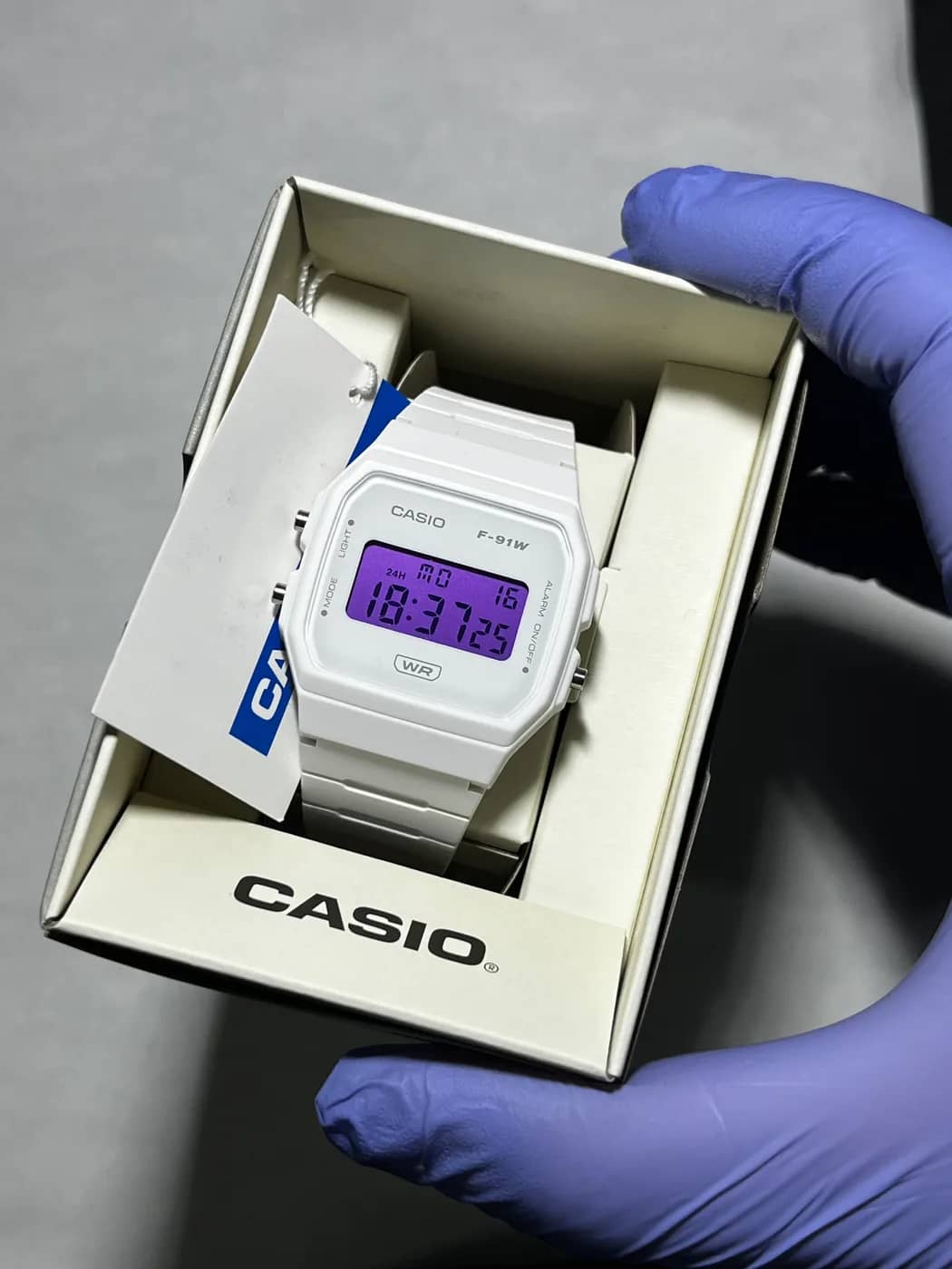 Casio F91WB Blanco · Morado · Filtro de color