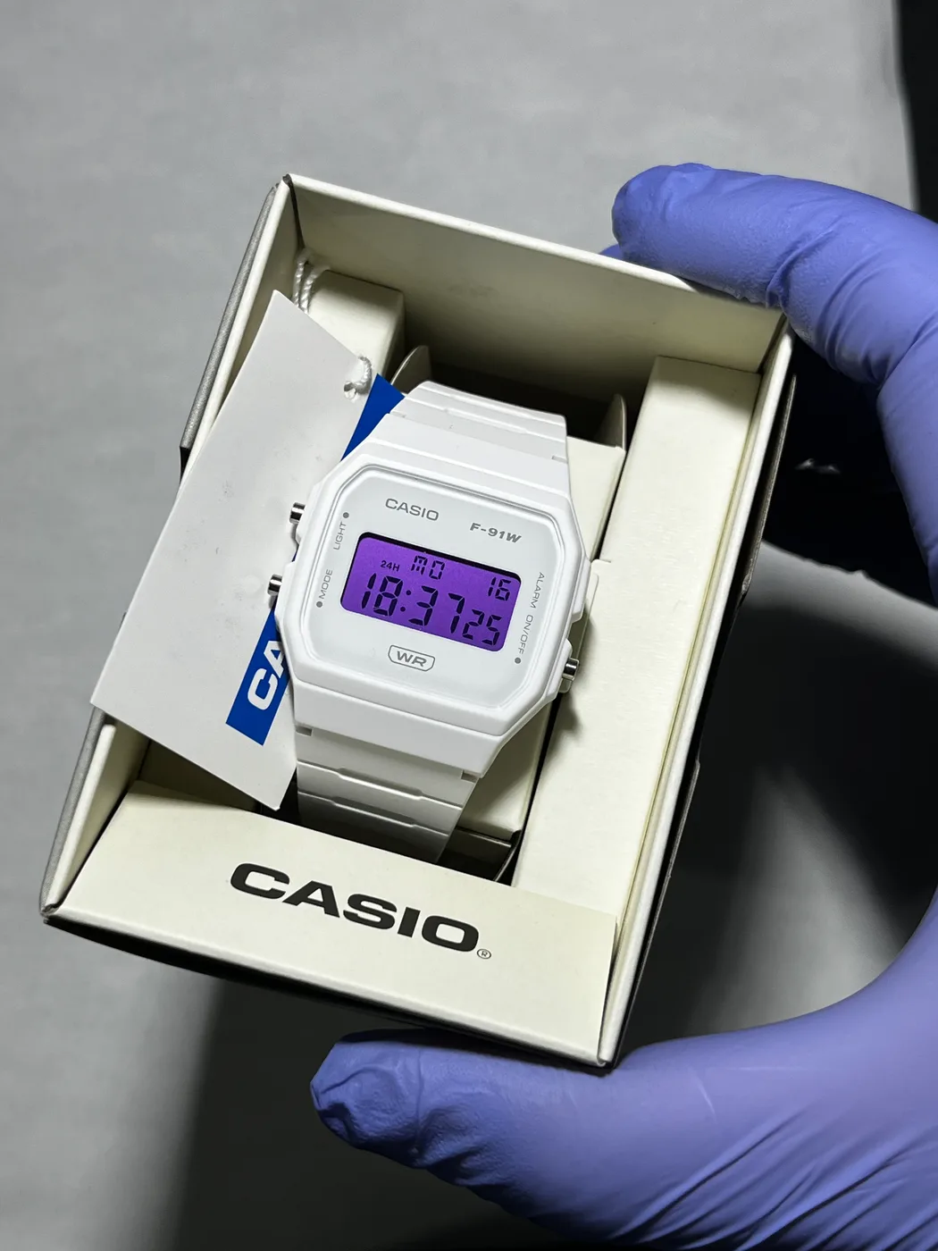 Casio F91WB Blanco · Morado